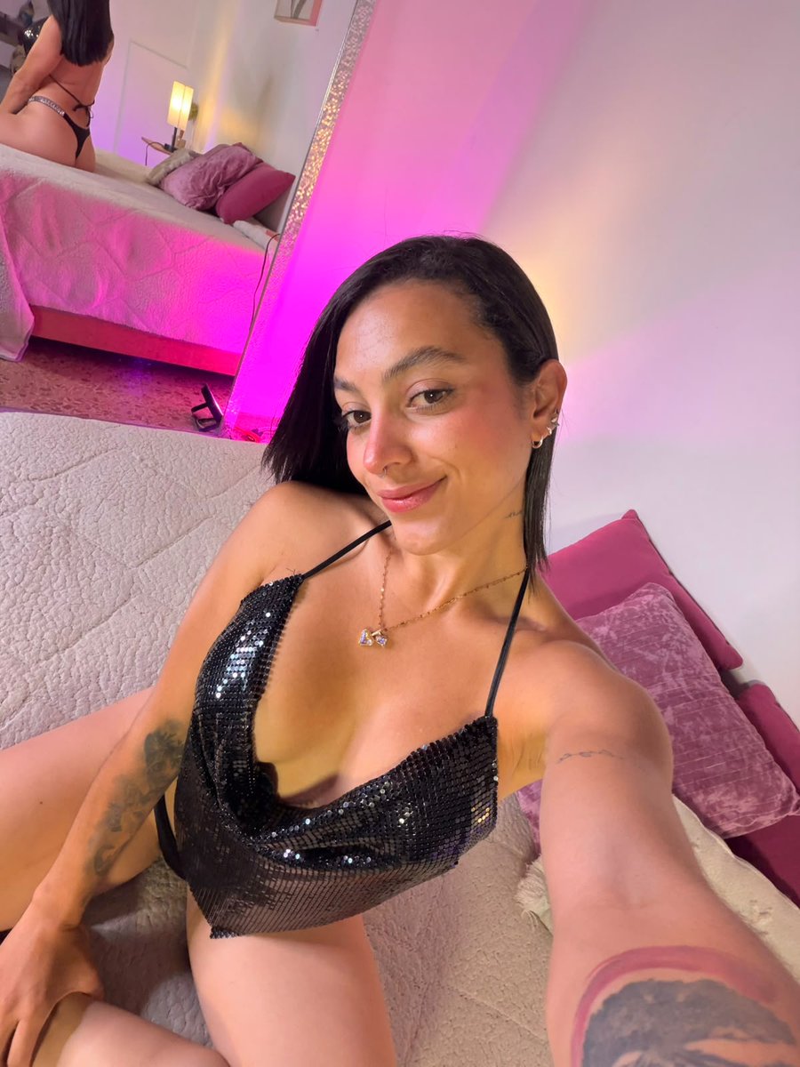julietalom69's tweet photo. I'm live on @CamsodaLife right now! Come see me https://t.co/TjKFpdThIY https://t.co/MK5C743nhx