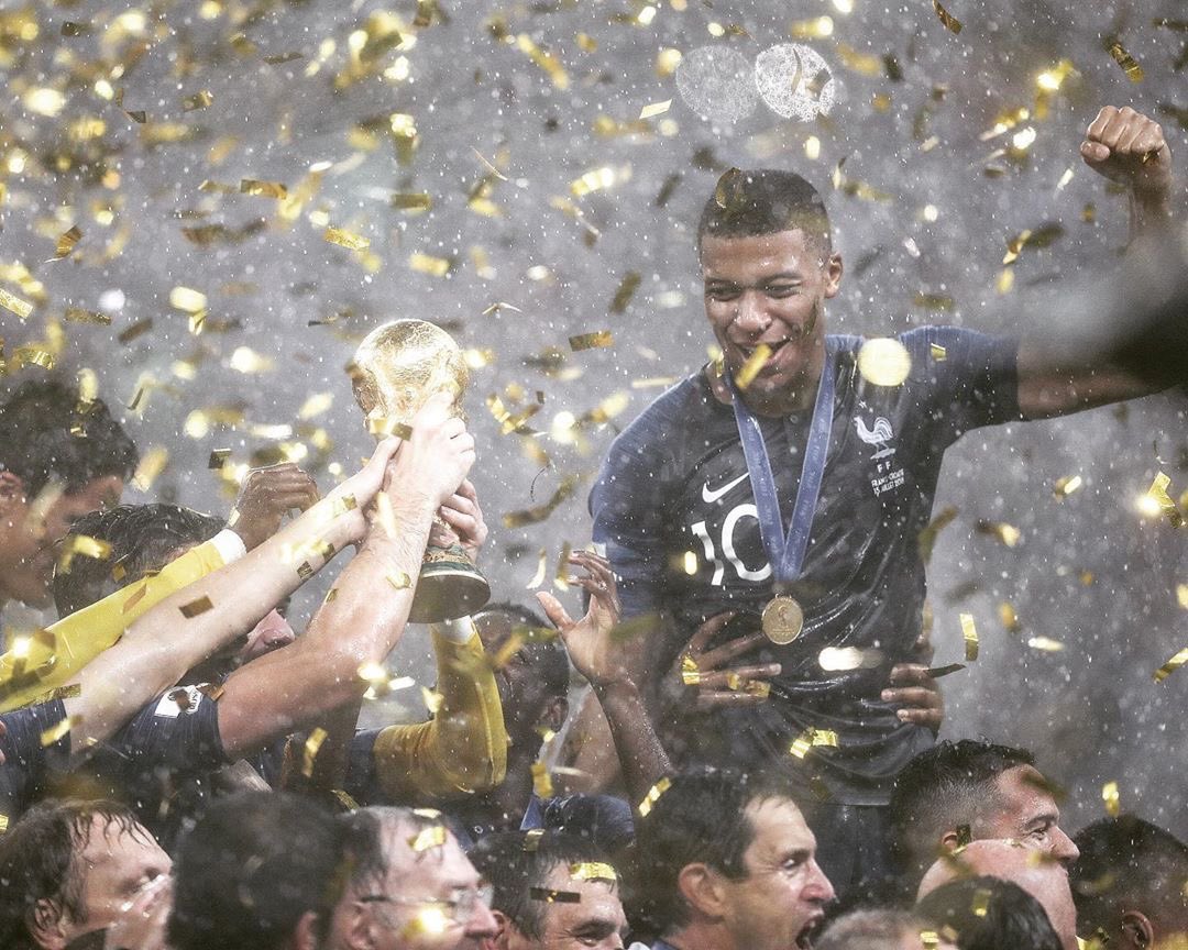 Li1xl7's tweet photo. يامال في مونديال 2026
7 مباريات سجل 1 ضد السعوديه وصنع 0  

مبابي في مونديال 2018 
هداف فرنسا
7 مباريات ساهم في 5 اهداف 
وسجل بالنهائي ضد كرواتيا وصنع

مبابي وقتها محد يرشحه للبالوندور
يامال بدوا يرشحونه للبالوندور من الان 🤷🏻‍♂️ https://t.co/m9QmpOOXx8