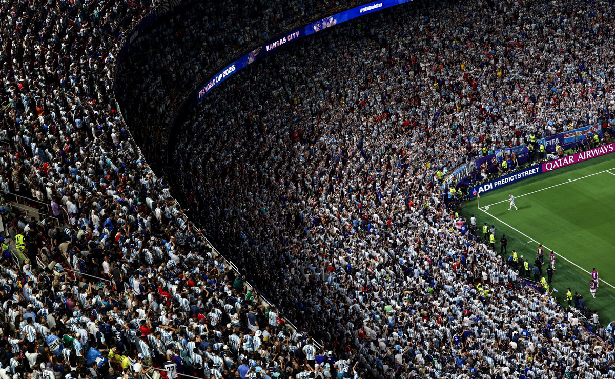 messiahballin's tweet photo. FAKE EDITS. FAKE STATS. FAKE AI-GENERATED CROWDS.

EVERYTHING ABOUT CR7 IS A LIE. 
This is REALITY 🐐 https://t.co/r0vhups195