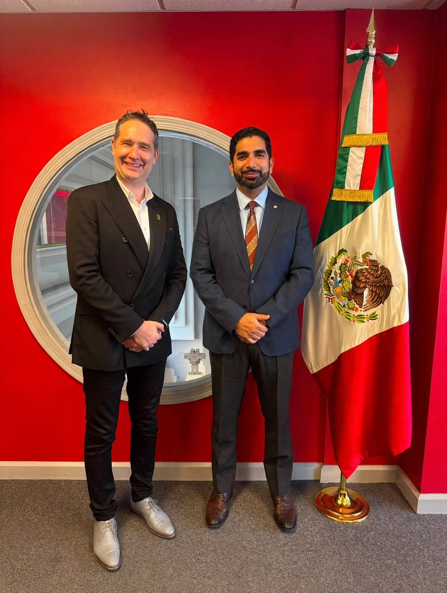 robertolazzeri's tweet photo. Hoy conversé con el Dr. Bram Govaerts, Director General del Centro International de Mejoramiento de Maíz y Trigo (@CIMMYT), sobre el papel de la innovación agrícola para fortalecer la seguridad alimentaria, la resiliencia de nuestras cadenas de suministro y la prosperidad regional.

La integración agrícola entre México y Estados Unidos es una de las más profundas del mundo. México es el principal destino del maíz estadounidense, manteniendo cadenas de valor altamente complementarias. 

Impulsar la ciencia y la innovación es invertir en la competitividad y la seguridad alimentaria de toda la región. 🇲🇽🇺🇸
