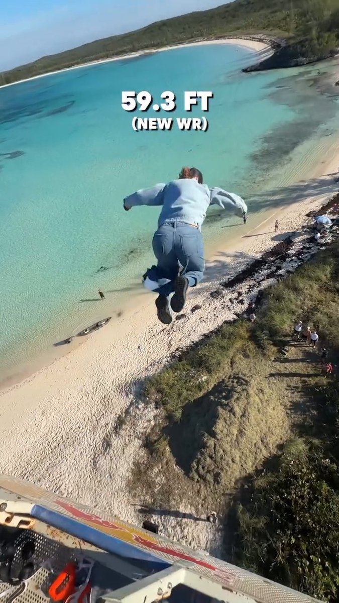 InternetH0F's tweet photo. A stuntwoman recreated the Assassin's Creed Leap of Faith jump and broke the world record jumping 59.3 feet into a haystack https://t.co/4vr0eShAoG