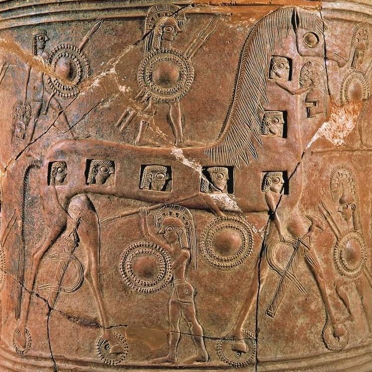HistoireOdyssee's tweet photo. Voici l'une des plus anciennes représentations du cheval de Troie (670 avant J.-C.)

Motif découvert à partir d'un pithos, une grande jarre. https://t.co/uLnpRPJ6YX