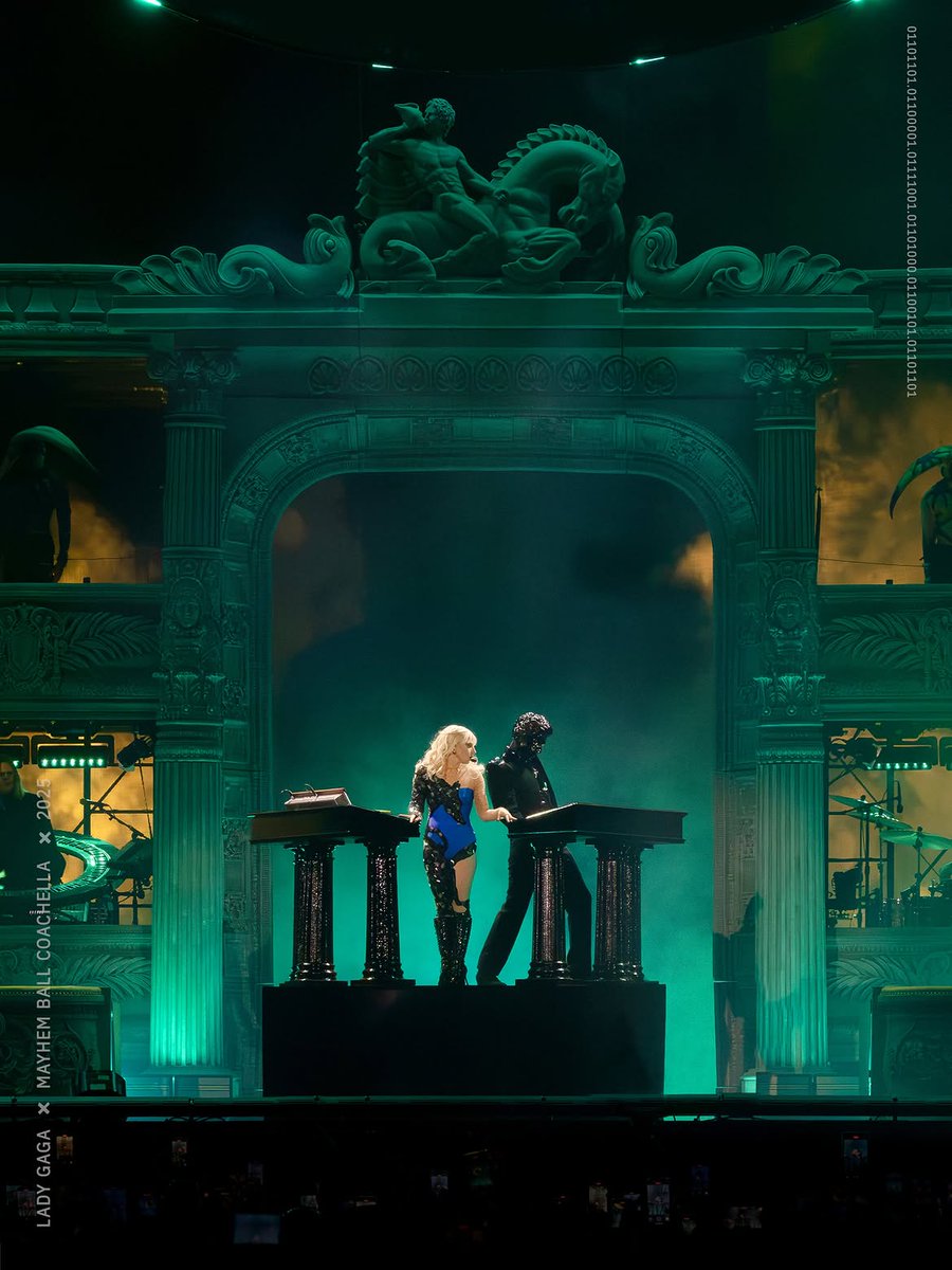 RDTLadyGaga's tweet photo. 📸 “The Art of Personal Chaos” por Loudbox Live, empresa responsável  pela identidade visual do show, em seu Instagram. https://t.co/ojWxPbBZZS