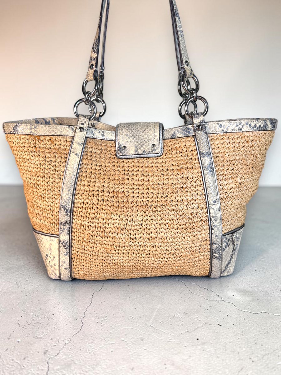 COACHコーチ＊Hamptons Weekend Straw Tote Bag Wild, woven, and wonderfully chic! This authentic Coach Hamptons