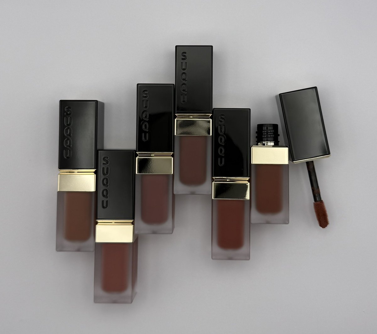 HASSAKUMASTER's tweet photo. SUQQU
BLUR LIQUID LIP(2026AW)

左から
01楪色YUZURIHAIRO、02霞初
KASUMIZOME、03薔薇霞BARAKASUMI、04薰溺KAORIOBORE、05紅詞BENIKOTOBA、06緋AKESHIZU

買った　マットリップ大好きなのでとても期待

 #SUQQU
 #コスメ購入品 https://t.co/mvWjrYmv21