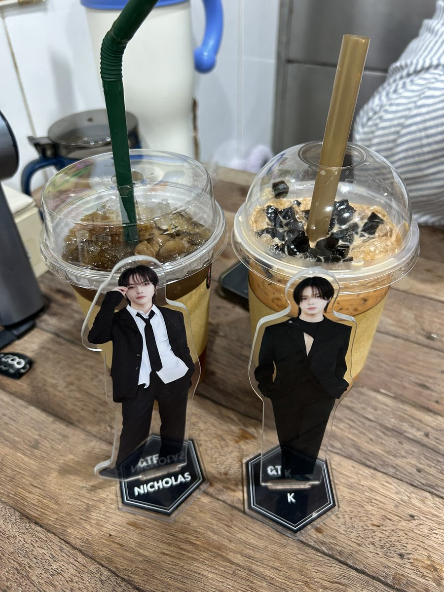 funekoz's tweet photo. 👑🍓
#BLAZETHEWAY_BANGKOK https://t.co/hy3UOn64bG