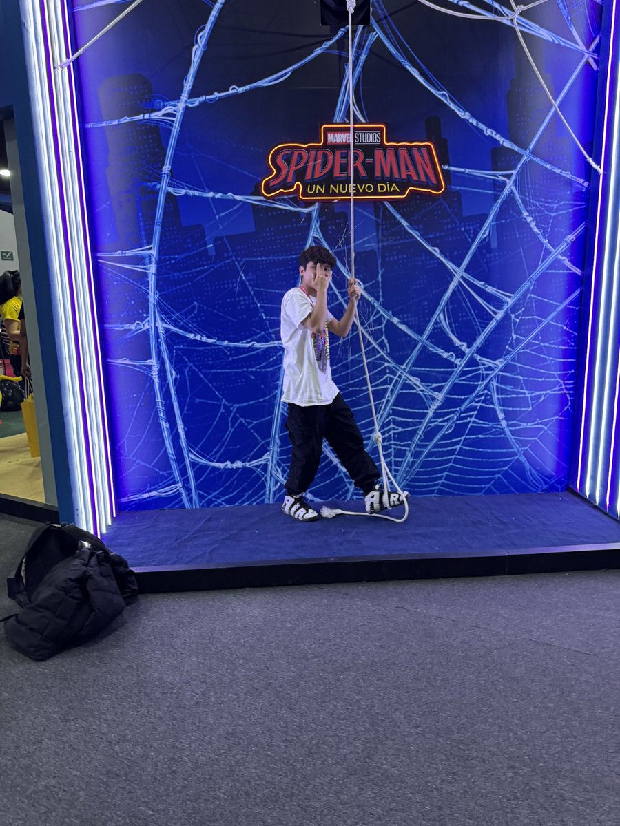 _JeanBrooks's tweet photo. @Cinemex Spiderman siempre ha sido mi más grande ejemplo, motivación y personaje favorito, me ha enseñado a que por más golpes que reciba, siempre me puedo levantar, siempre a dar mi salto de fe. 🤟🏼 https://t.co/I7tVPYDOaN