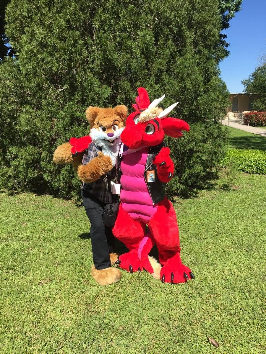 EdOsoliz's tweet photo. Photographer challenge:  Post one photograph you've taken that you're extremely proud of 💖 
@AceSquirrel besides himself at Mizuumi-con 2016 https://t.co/4dG0AL1GSR