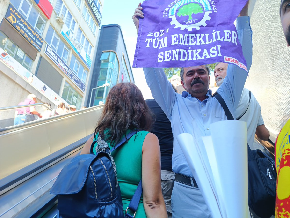 erdemliulva08's tweet photo. Aşımızı,  ekmeğimizi  ve işimizi geri istiyoruz; KHK' ler gidecek biz kalacağız  diyen KHK' li arkadaşlarımızın Ankara Güven Park'taki basın açıklaması ve nöbet eylemine katıldım. Hiçbir soruşturması, cezası olmadığı halde keyfi olarak görevine iade edilmeyen tüm emekçilerin yanındayız.
Gün gelecek haksızlığa, hukuksuzluğa yol açanlar, yasaları işine geldiği gibi işletenler bunun hesabını verecek!
@egitimsen @KESK1995 
@Erdemli2021SEN