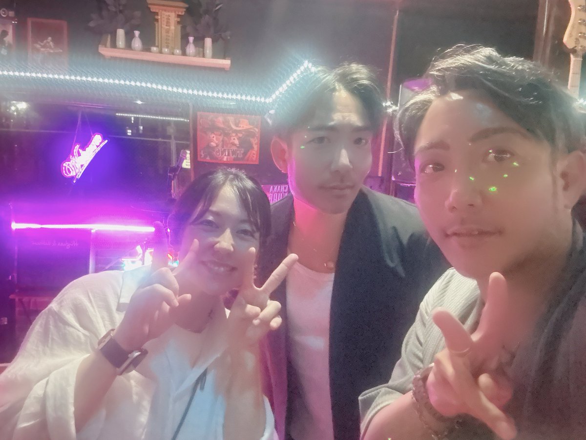 134bros's tweet photo. バンドやっていた頃のファンだった娘（当時高校生）がご両親と来てくれた✨嬉

当時は言えなかった昔話（HISASHIはほぼ女性ネタ🤪）とかも笑って話できて
楽しかった♩

誰かの心に何かを刻めた事
今も誇りに思います✨感謝 https://t.co/D76U9XAaj3