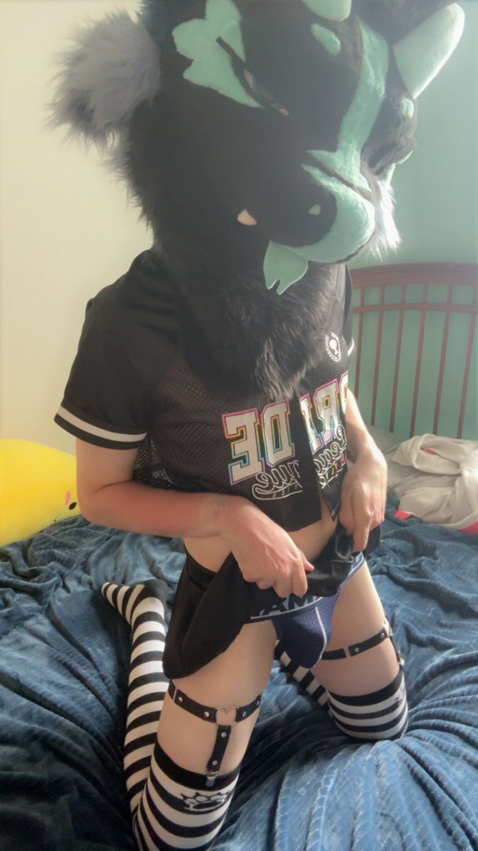 _plvty_AD's tweet photo. happy fursuit friday 💙 https://t.co/pWGIJZZwCT