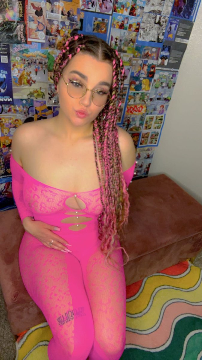 AvaSin69's tweet photo. White girl with braids ! #content #onlyfans https://t.co/mHQqLr3Jrn
