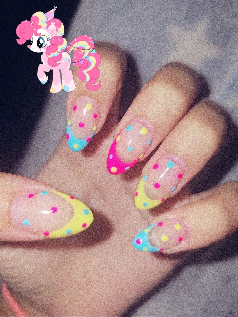 FlikFleck's tweet photo. how pinterest sees you ~*SUMMER EDITION*~  

☀️ summer outfit 
☀️ summer vacation 
☀️ summer fruit
☀️ summer nails https://t.co/nH1pyriLMV