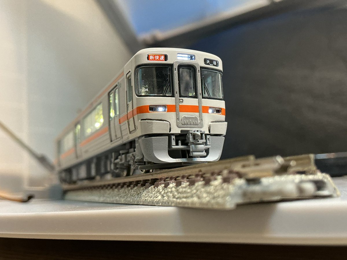 AigiTREC's tweet photo. 試作品

「313系用スーパーライトパーツ」

KATO車にポン着けでHID独特の豆感、テールライトの絞りを再現できます。自分で作っといてよくないですか…
(7月中に発売します。) https://t.co/ZJrsFaBF3X