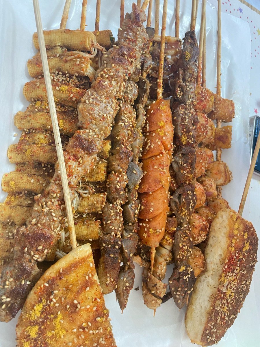 zinmoyag's tweet photo. Craving a quick bite The crispy fried skewered meat by the roadside is perfect! Juicy inside, crispy outside, warm and satisfying on a cool day ， https://t.co/ViU3VVAmsw