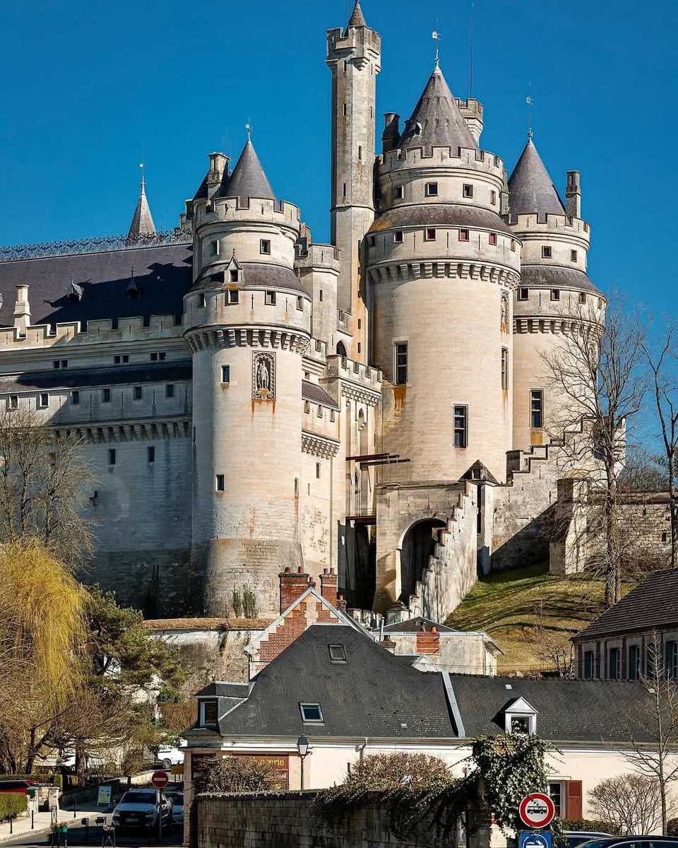 earthviewss1's tweet photo. Pierrefonds Castle (Château de Pierrefonds) is located in Oise. Originally a medieval castle built in the 12th century, it was completely restored in the 19th century by architect Eugène Viollet-le-Duc under the direction of Emperor Napoleon III. https://t.co/l30w8gy1SG