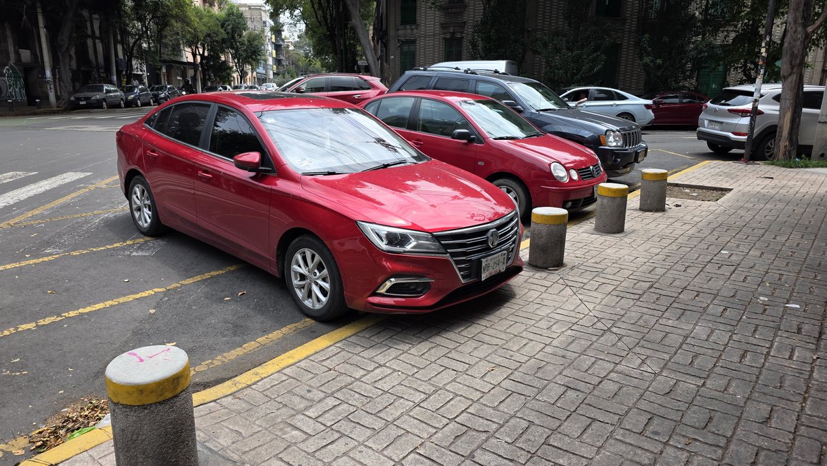jorhot's tweet photo. Favor de mandar tránsitos para quitar autos en pasos peatonales y rampa, Pimenentel y Maria Contreras Col. San Rafael 06470 @locatel_mx @OVIALCDMX @SSC_CDMX https://t.co/dBY3xTv584