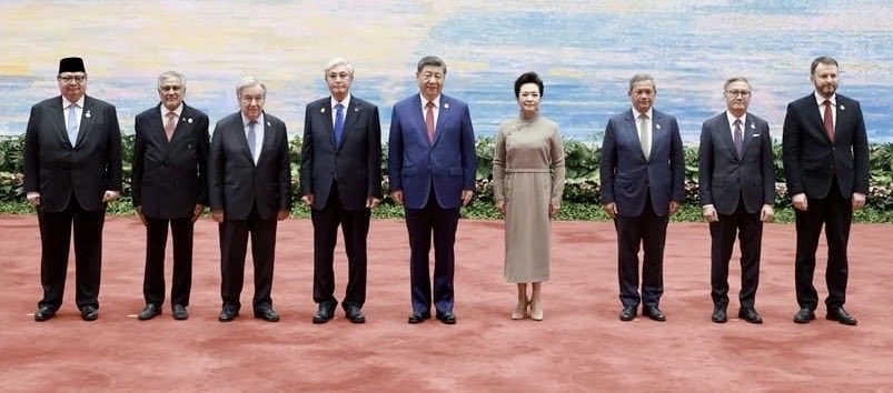 MIshaqDar50's tweet photo. It was a great pleasure to be received by H.E. President Xi Jinping and the First Lady, together with 6 world leaders, ahead of the banquet dinner, hosted by H. E. the President prior to the signing ceremony of the World Artificial Intelligence Cooperation Organisation (WAICO) by the Heads of Delegations from 31 Countries. 

I extend my sincere and heartfelt gratitude to H.E. President Xi Jinping, H. E. Foreign Minister Wang Yi and the people of China for their warm hospitality and gracious welcome.