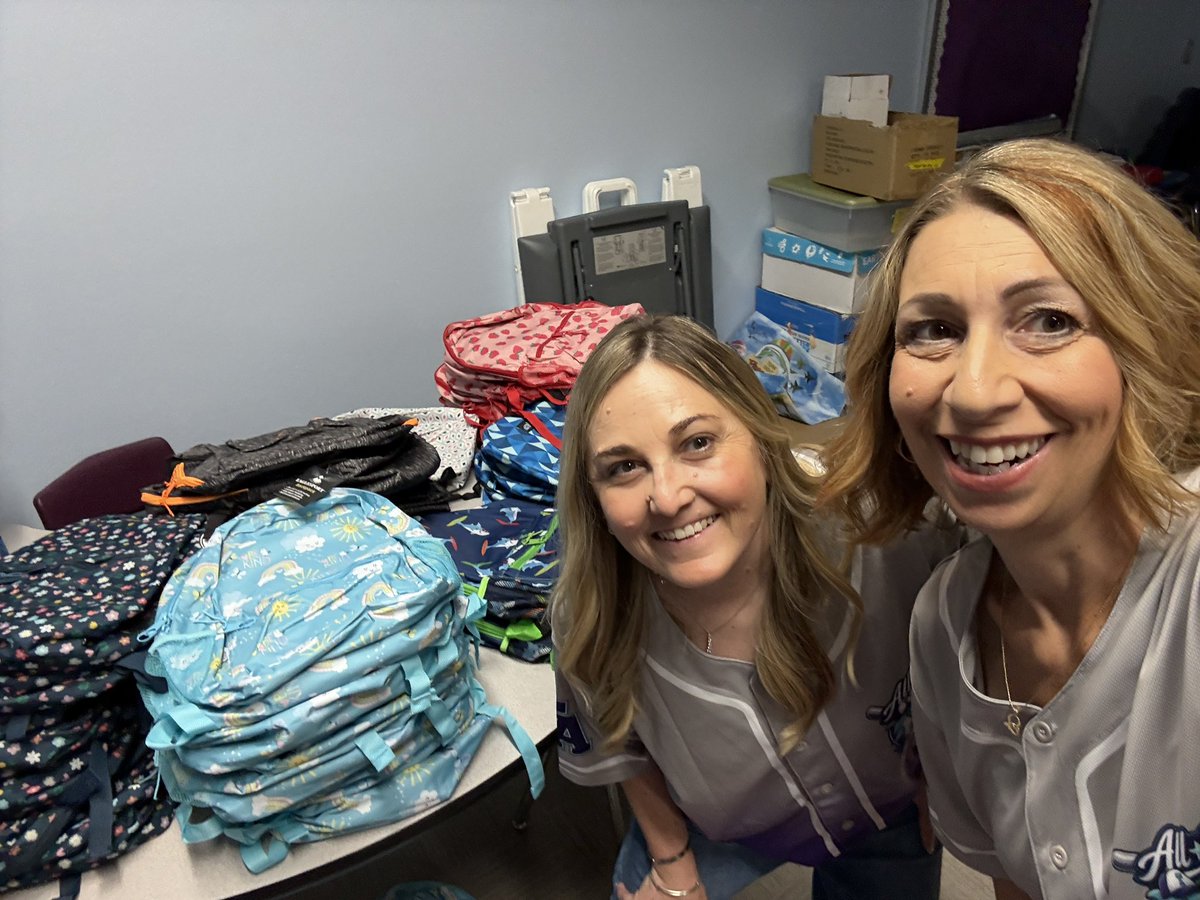 CartwrightSD's tweet photo. Huge thanks to @CWArizona and #STUFFTHEBUS for supporting @TarverSchool! 🎒✏️ Congratulations to Dr. Weiss and the Tarver community. Your generosity is helping our students start the school year strong! 💙 #WeAreCartwrightWeAreGrowingTogether https://t.co/llZMo0El6i