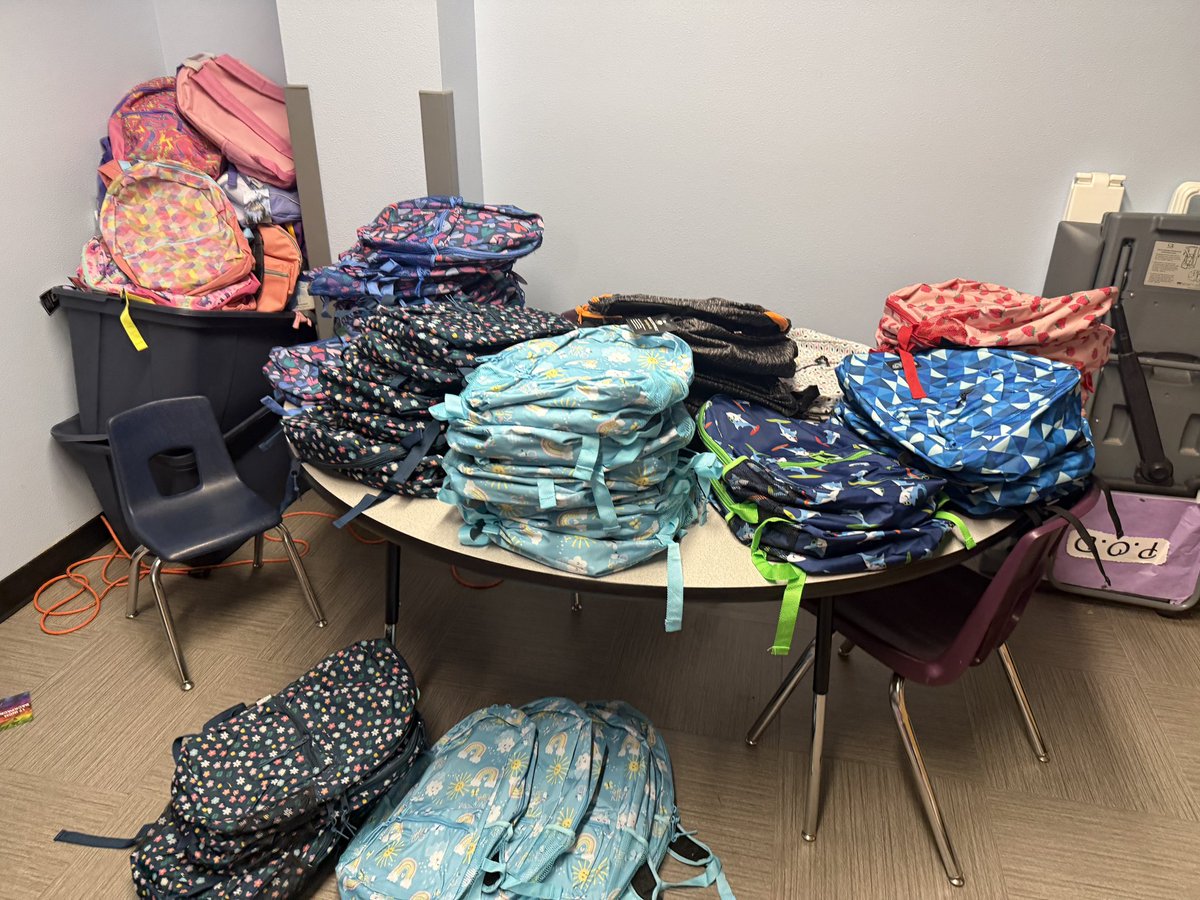 CartwrightSD's tweet photo. Huge thanks to @CWArizona and #STUFFTHEBUS for supporting @TarverSchool! 🎒✏️ Congratulations to Dr. Weiss and the Tarver community. Your generosity is helping our students start the school year strong! 💙 #WeAreCartwrightWeAreGrowingTogether https://t.co/llZMo0El6i