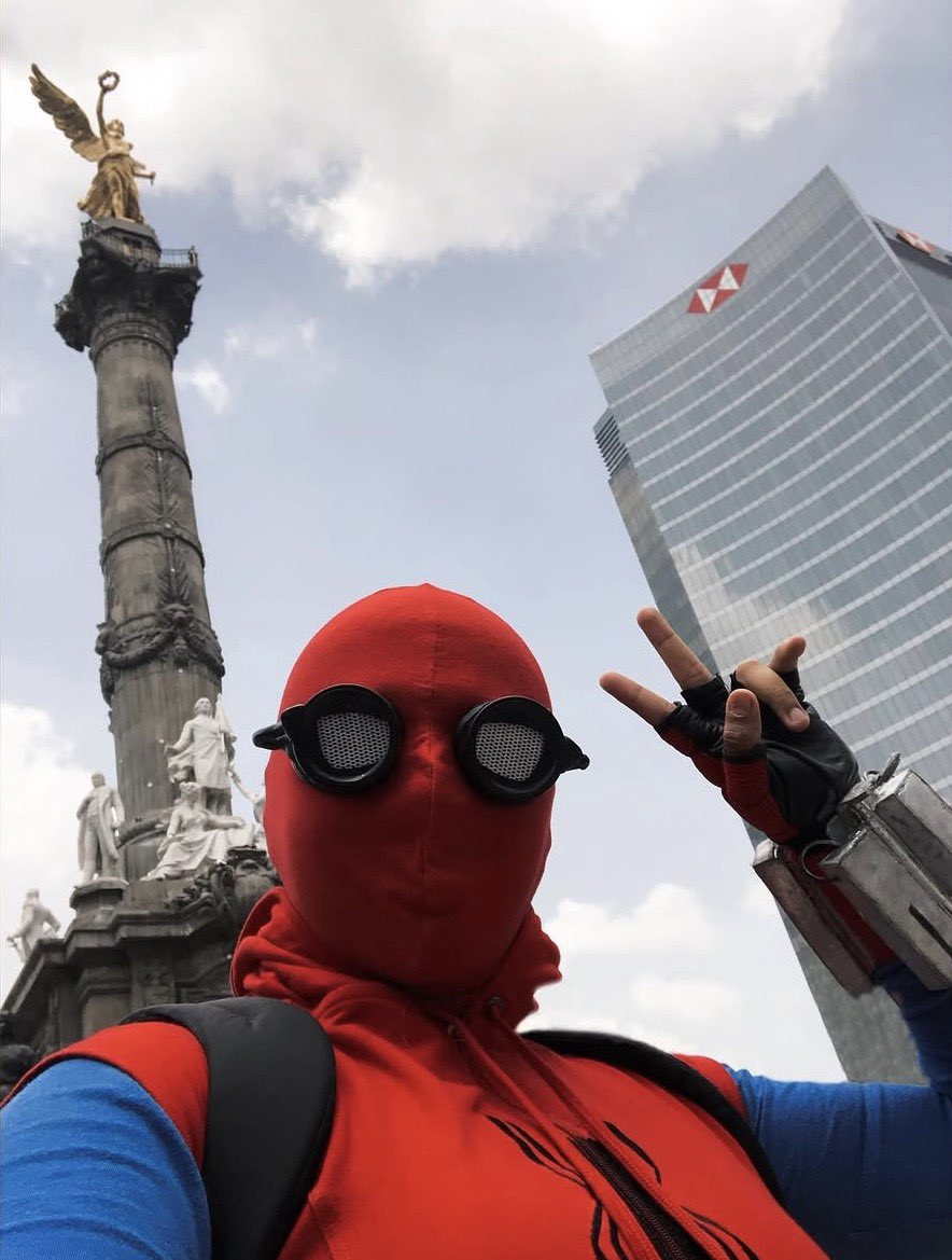 Emma_equis's tweet photo. @Cinemex Desde que salió la primera película, el traje hecho en casa se ha vuelto de mis favoritos, me encantaría poder tomar una foto con Tom Holland portándolo.  #SpiderManUnNuevoDía @Cinemex https://t.co/rIo7i50UPz