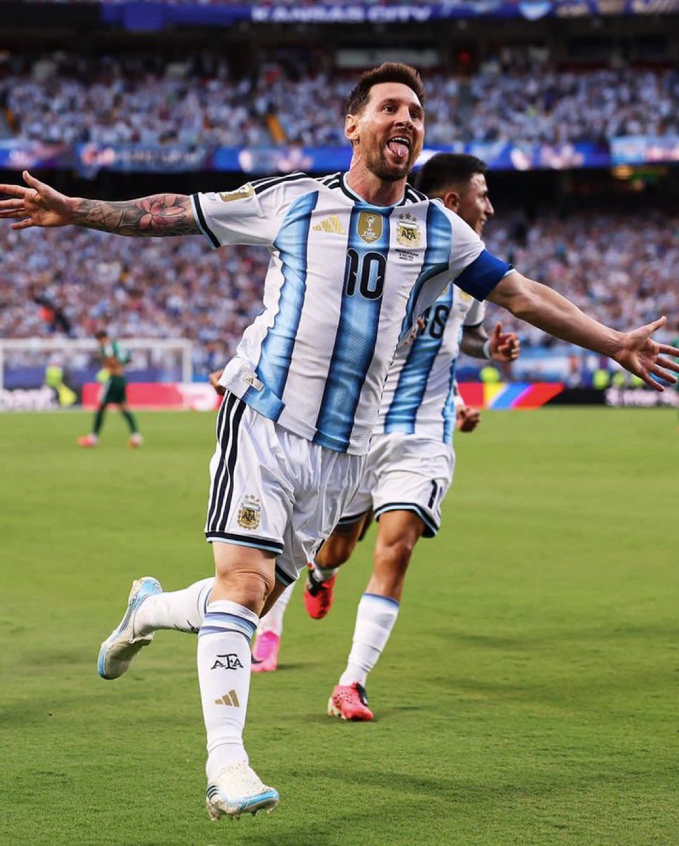 SailAbo's tweet photo. الفرق بيننا وبينهم أننا نقول بأن ميسي أفضل لاعب في التاريخ قبل الفوز بكأس العالم وهم ينتظرون الفوز بكاس العالم ليشهدوا بأفضلية ! https://t.co/0oof8WjiWn