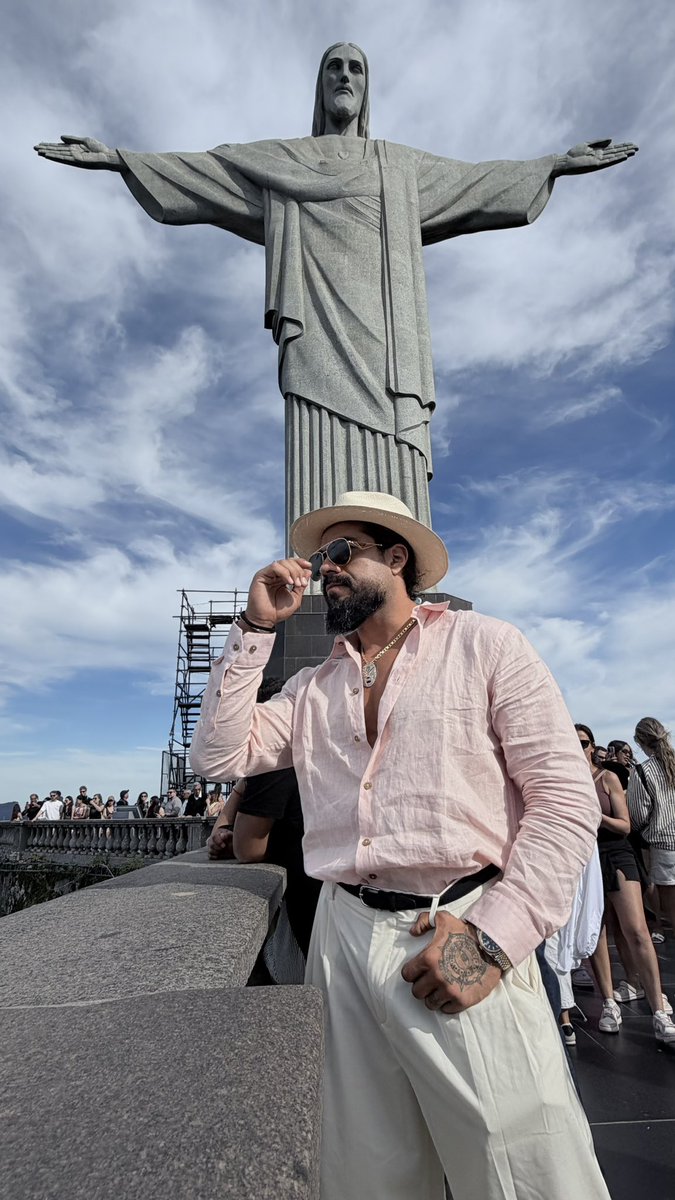 AndradeElIdolo's tweet photo. This is Brazil!! 🇧🇷 

Latino man https://t.co/0nkAdyMnd1
