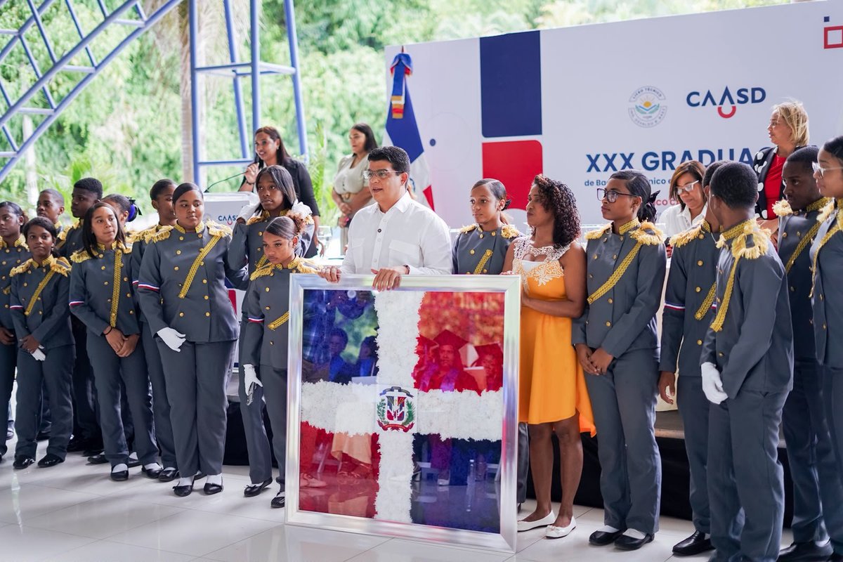 LaRepublicaPost's tweet photo. Fellito Suberví encabeza graduación de 24 nuevos bachilleres técnicos del Liceo CAASD
https://t.co/x1SAZp0zpY
#LaRepúblicaPost #caasd #graduación #bachilleres #FellitoSubervi https://t.co/3HoM8PqlkH