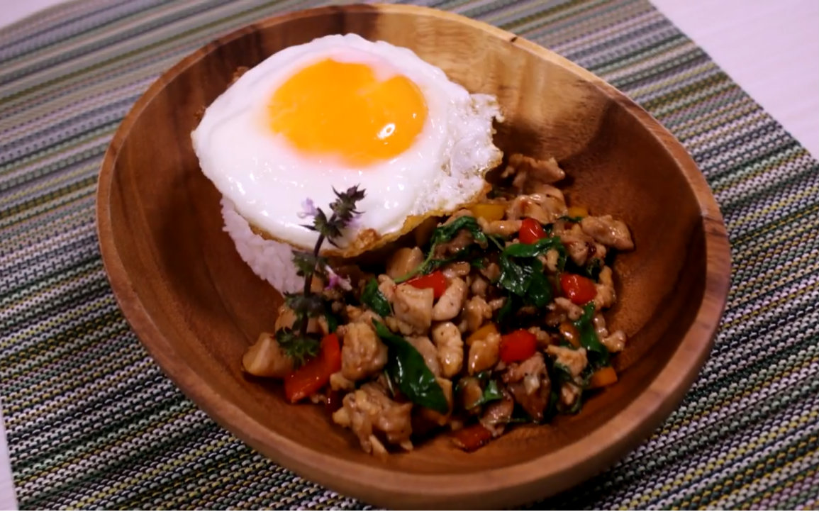 jeonmusun's tweet photo. Craving something bold tonight  Spicy Thai basil chicken pad kra pao with a runny yolk egg on top—flavors that hit different every single time! #ThaiFood #FoodieNight， https://t.co/nGXKZbz9Sf