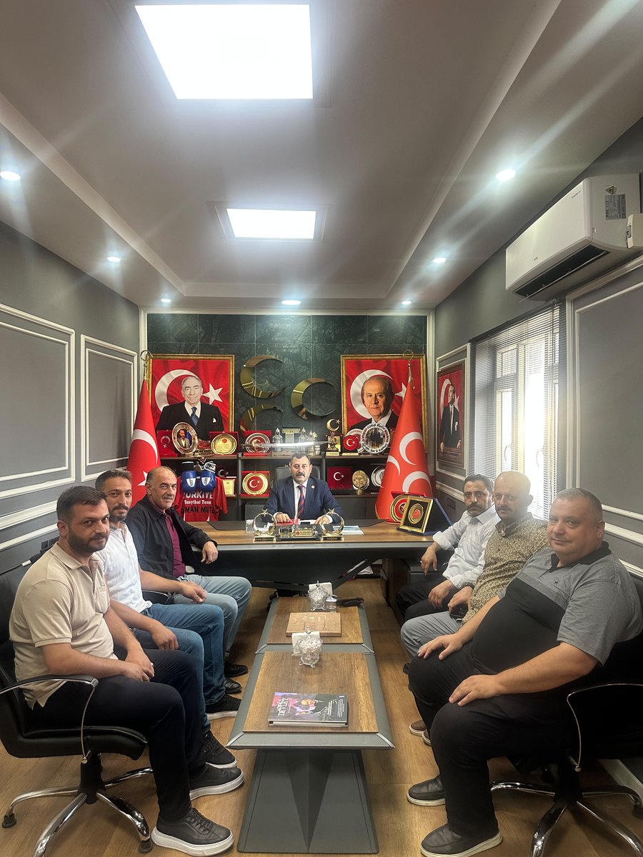 Sanliurfa_MHP's tweet photo. Şanlıurfa Büyükşehir Belediyesi geçmiş dönem Spor Daire Başkanı Sayın Ahmet Dedeoğlu, geçmiş dönem Viranşehir Belediye Başkan Adayı Sayın İbrahim Gelin, geçmiş dönem Ak Parti Karaköprü Gençlik Kolları  Başkanı  Sayın Mehmet Eriş ve Sayın Suat Şimsaroğlu, İl Başkanımız Sayın Ecz. Osman Mutlu'ya hayırlı olsun ziyaretinde bulundular.

Nazik ziyaretleri dolayısıyla kendilerine teşekkür ediyoruz.

@dbdevletbahceli 
@MHP_Bilgi 
@eczosmanmutlu