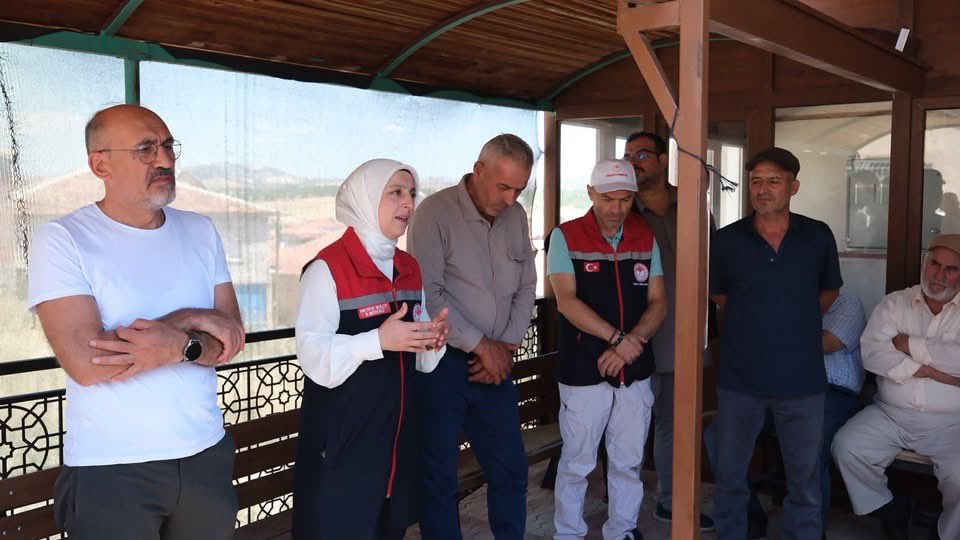 TarimKaraman's tweet photo. 🌾 Cuma Buluşmaları Bozkandak Köyü'nde Yapıldı 🤝

İl Müdürümüz Hatice Bulut, Bozkandak Köyü'nde üreticilerimizle bir araya geldi.

@TCTarim 
@ibrahimyumakli 
@haticebulut84 https://t.co/5XAsD2gbTF