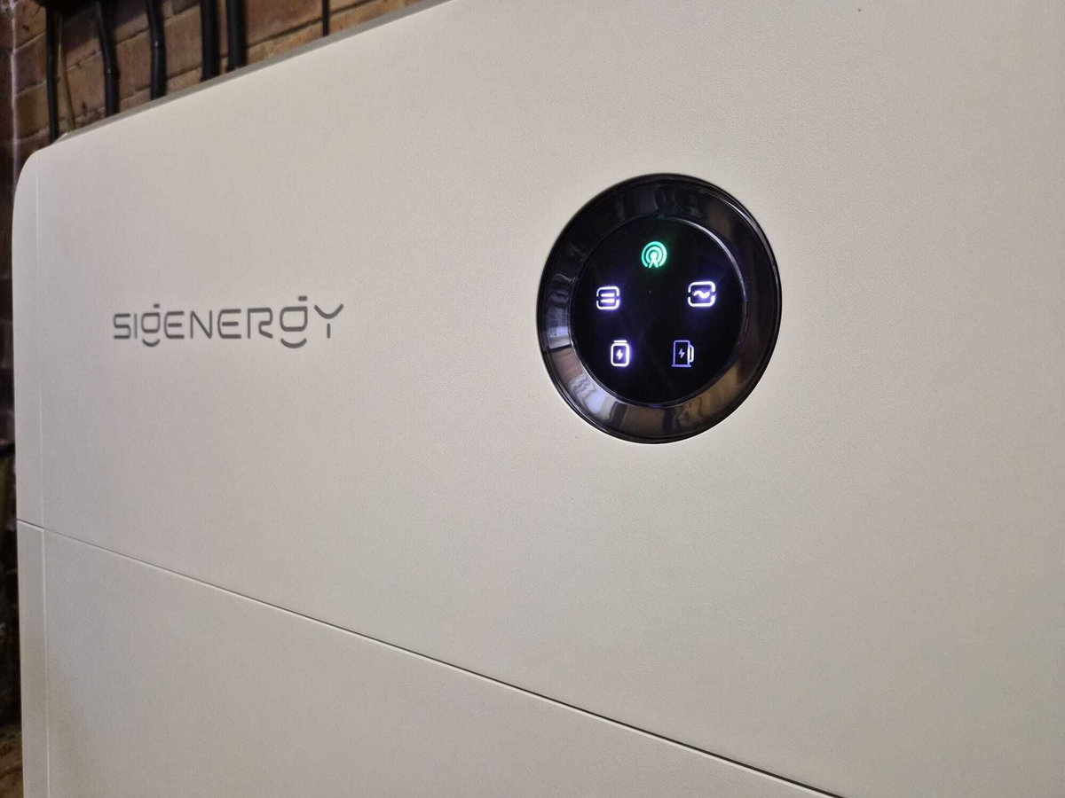 ElecInn's tweet photo. Another system up and running 👍🏼
#chellastonelectrician #derby #electrician #solarbusiness #solarenergy #cleanenergy #solarpvsystem #energysolutions #solarpower #batterystorage https://t.co/paoRVUverH