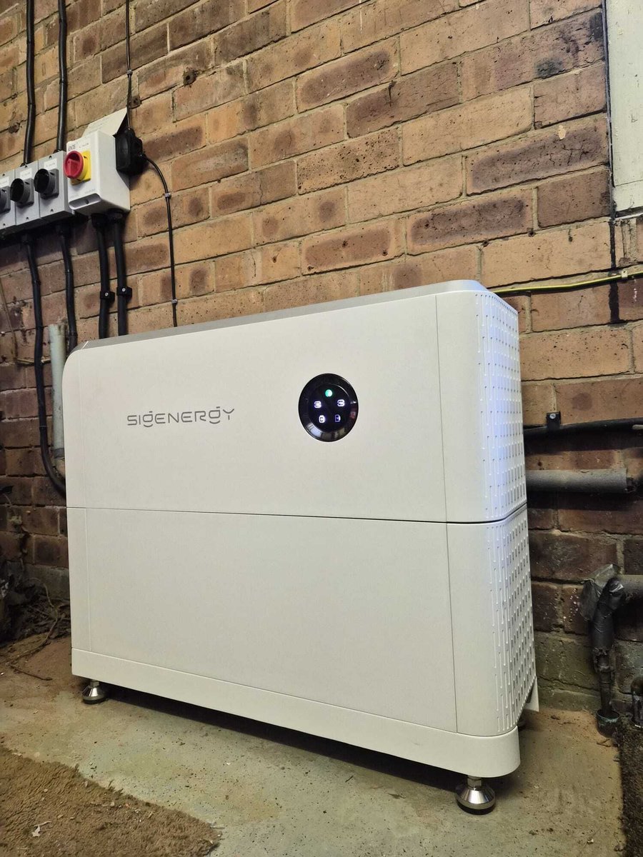 ElecInn's tweet photo. Another system up and running 👍🏼
#chellastonelectrician #derby #electrician #solarbusiness #solarenergy #cleanenergy #solarpvsystem #energysolutions #solarpower #batterystorage https://t.co/paoRVUverH