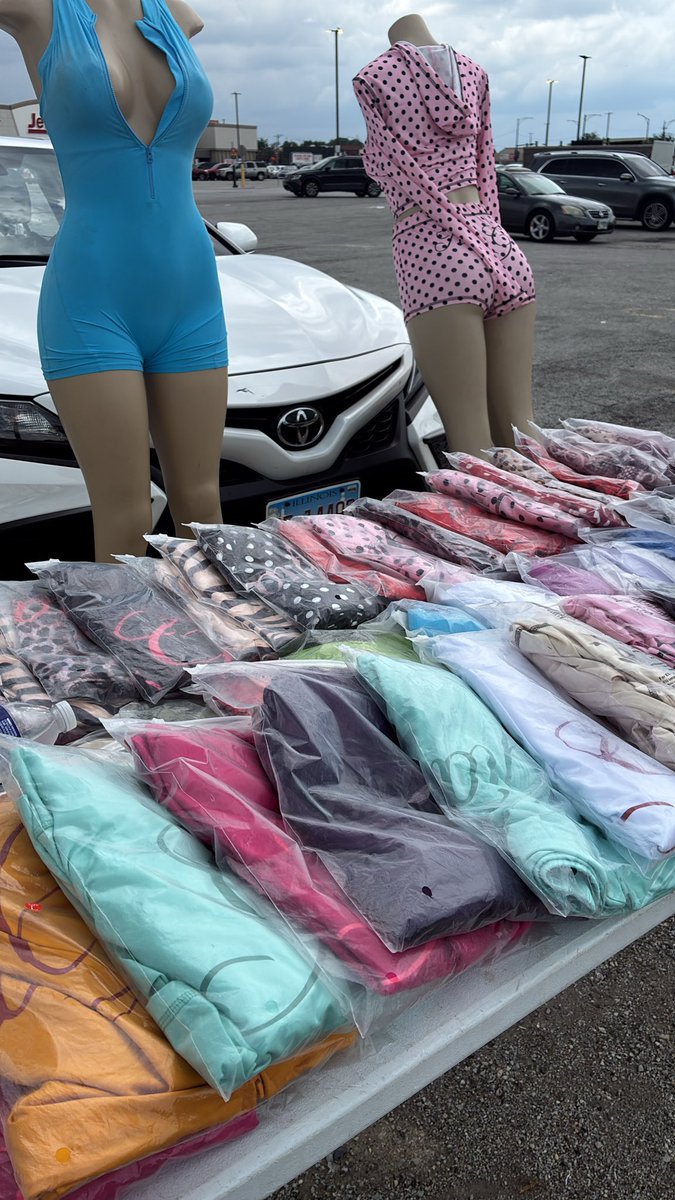 Nastybubz1998's tweet photo. ๐จ CHICAGO, IโM OUT HERE! ๐จ
Iโm here with the best outfits made with great-quality material at prices youโll love! ๐ฅ
#ChicagoFashion #ChicagoVendor #ShopLocalChicago #OutfitOfTheDay #WomenFashion #StreetWear #MatchingSets #FashionDeals #SupportSmallBusiness #SouthSideChicago https://t.co/JoriLufVgi