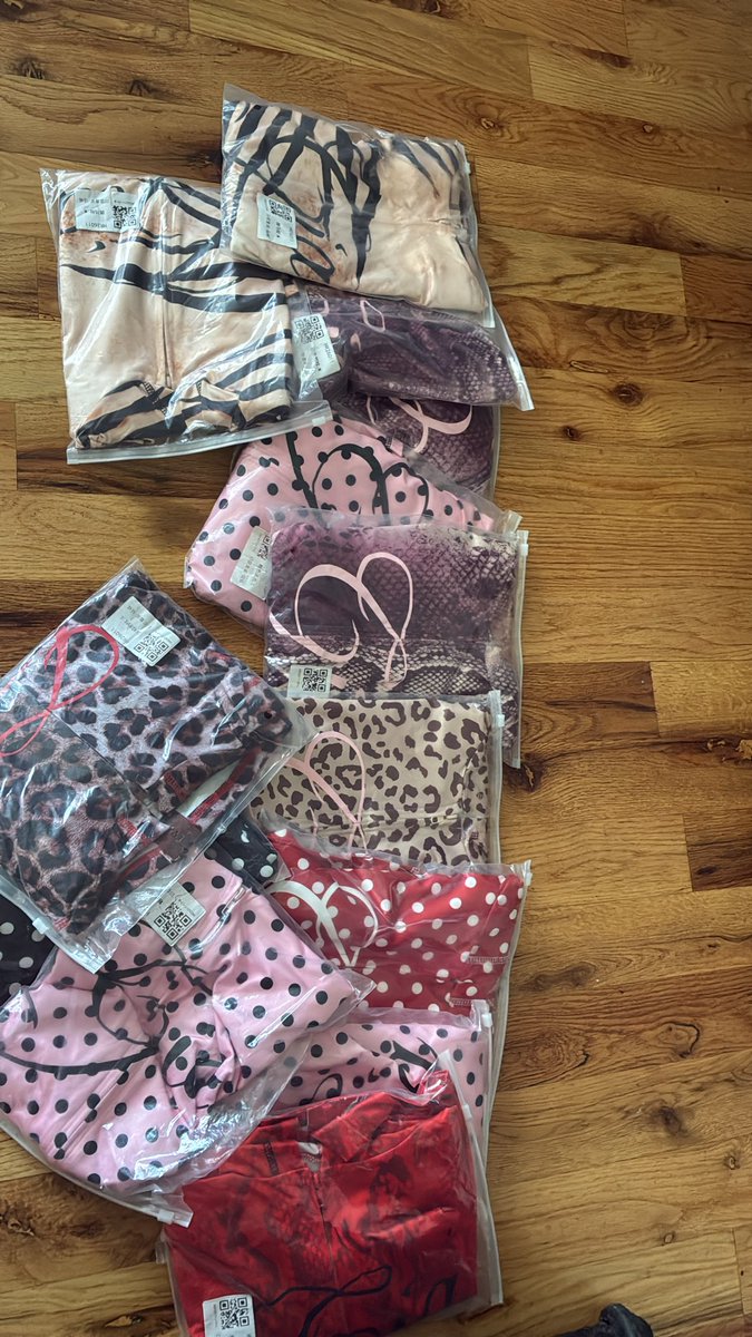 Nastybubz1998's tweet photo. ๐จ CHICAGO, IโM OUT HERE! ๐จ
Iโm here with the best outfits made with great-quality material at prices youโll love! ๐ฅ
#ChicagoFashion #ChicagoVendor #ShopLocalChicago #OutfitOfTheDay #WomenFashion #StreetWear #MatchingSets #FashionDeals #SupportSmallBusiness #SouthSideChicago https://t.co/JoriLufVgi