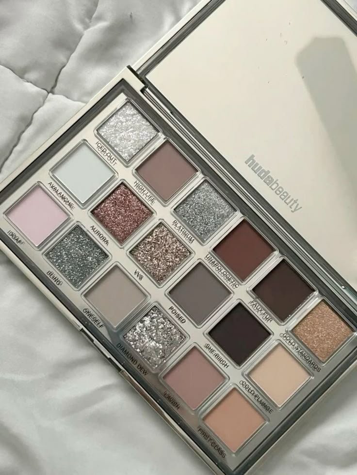 drladyofmoon's tweet photo. How does Pinterest see me? 

•Makeup palette
•Flower
•Sea
•Dress https://t.co/vhY7evoDVy