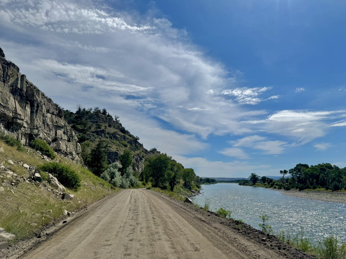 bisontattooguy's tweet photo. Today’s pics from my dirt road drive in my Montana county. https://t.co/GsEklpOU91