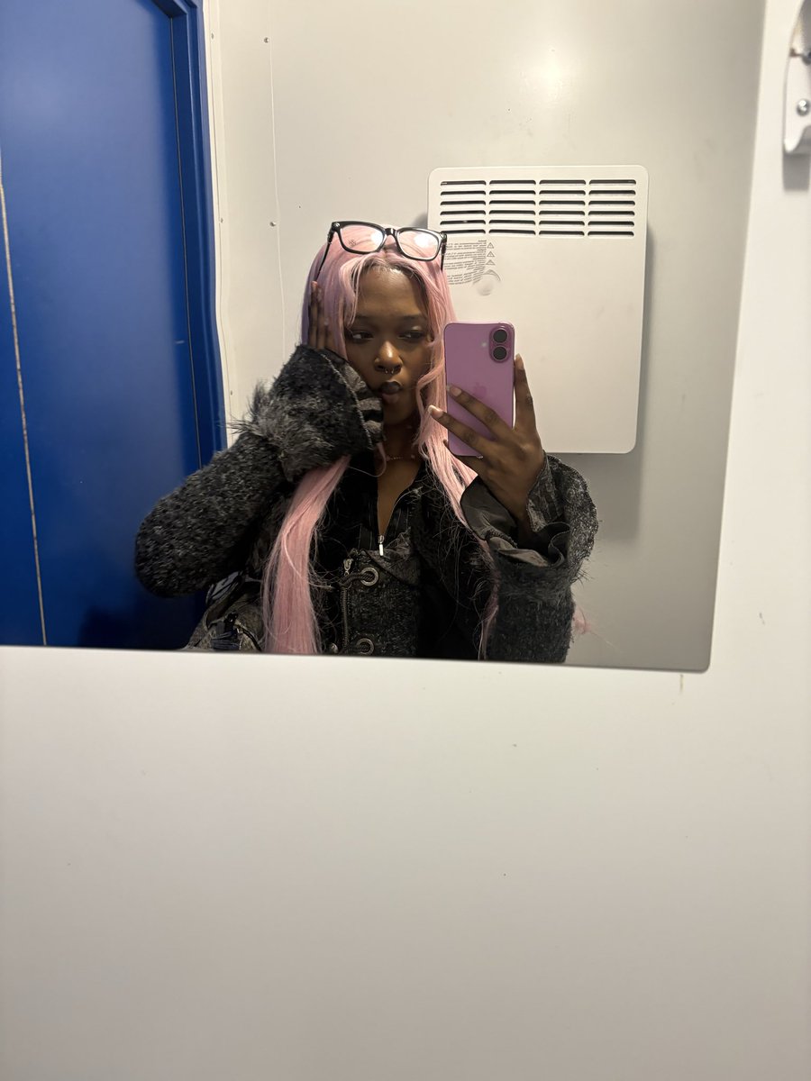 uncapableofluv's tweet photo. i miss the pink https://t.co/xyXQE7ooId