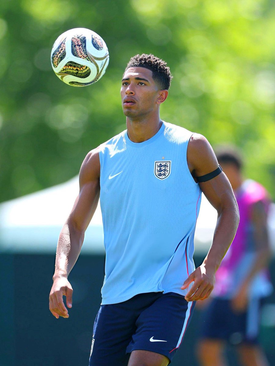 infojudebr's tweet photo. Jude Bellingham no treino hoje. 🏴󠁧󠁢󠁥󠁮󠁧󠁿

#judebellingham #bellingham #england https://t.co/drP6PXIsd5