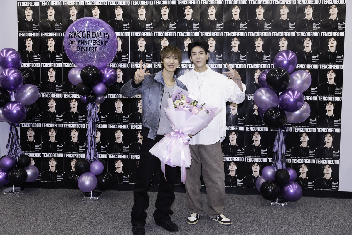 GX10_ASIA's tweet photo. Congratulations to TEN on the 10th anniversary celebration and the successful opening of TEN:CORE0110 10th Anniversary Concert. 🐈‍⬛💜 

Thank you to all the 10vely for the incredibly warm welcome! 👌🏻✨

@TEN_offcl @tenthsound

#TENCORE0110ConcertxJAYLERR 
#TENCORE0110Concert_Day1 #TEN 
#JAYLERR #GX10_ASIA