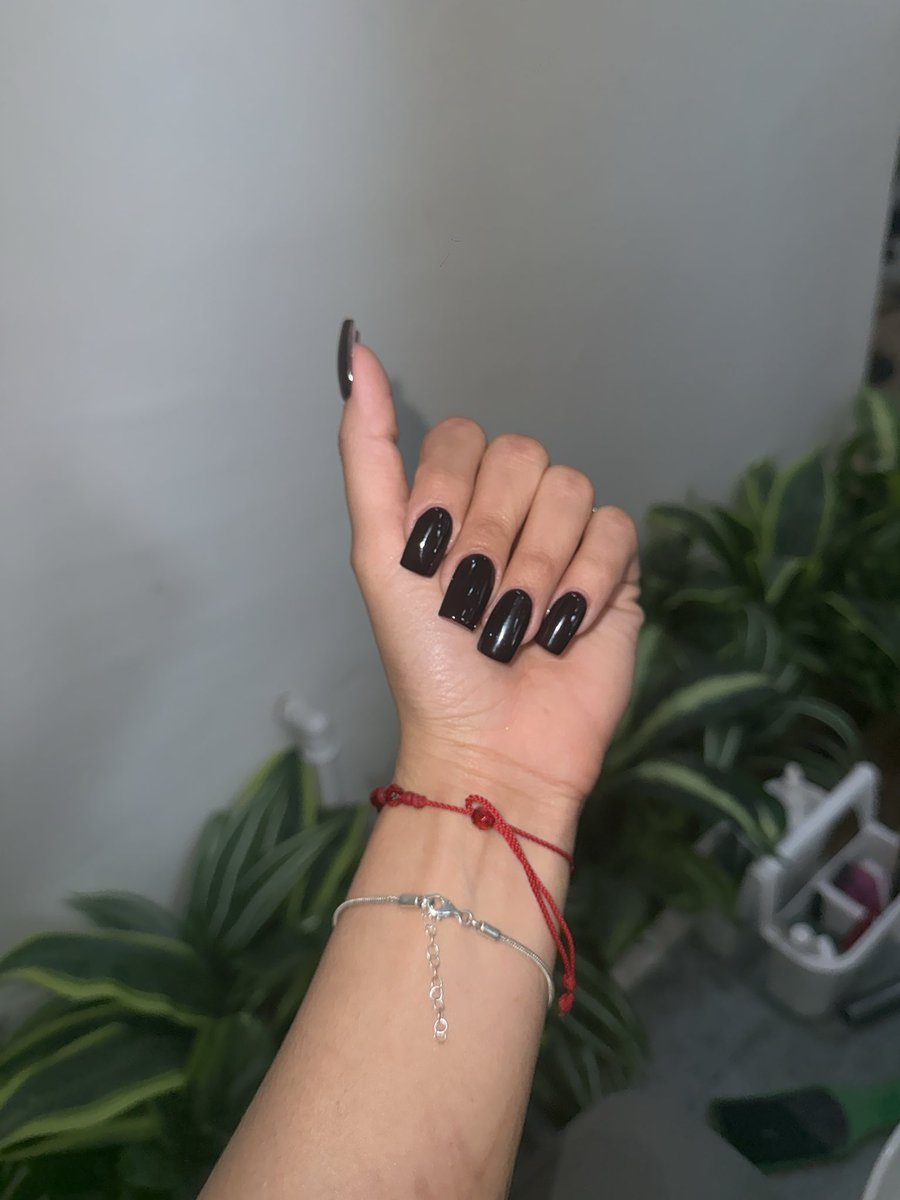 carolineVaong's tweet photo. Me hice hoy las uñas ¿ qué tal este color ? https://t.co/bvQpfRMKJT