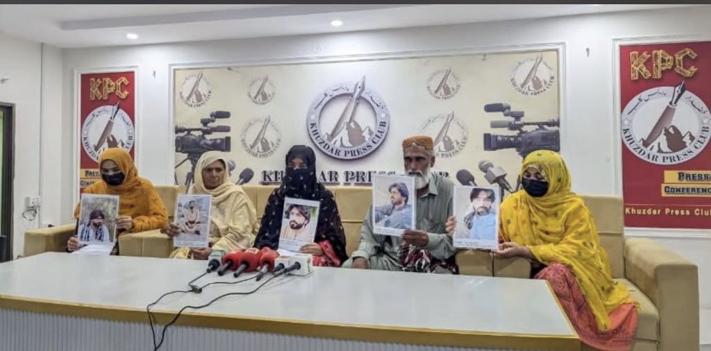 FoziaBaloch10's tweet photo. We are waiting for our loved ones who have been forcibly disappeared without any known reason. Bring back our loved ones. Return our happiness.

#ReleaseDaadShahBaloch
#ReleaseAsifBaloch
#ReleaseFazalBaloch
#ReleaseDadShahBaloch
#EndEnforcedDisappearances https://t.co/E4RCyh9Kqy