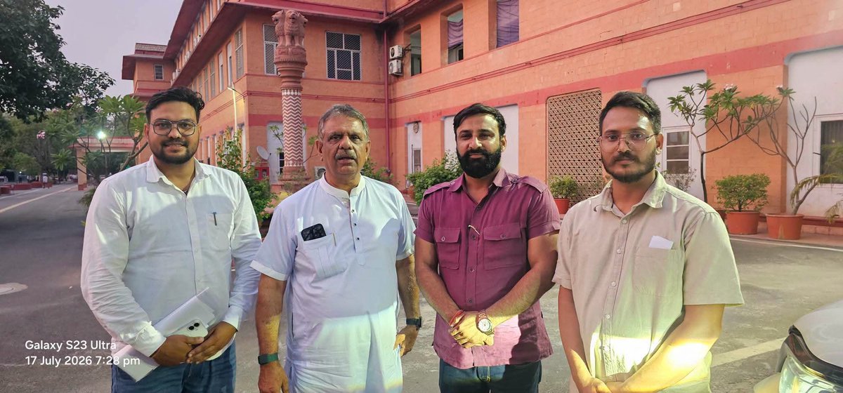 YusoofMohammed3's tweet photo. वादा नहीं, प्रयास दिखाई दे रहे हैं।
@bharatbeniwal_ जी के नेतृत्व में #CHO नियमितीकरण की लड़ाई निर्णायक मोड़ पर है। मंज़िल अब दूर नहीं।
#संघर्ष_जारी 
#CHO
@GajendraKhimsar 
@BhajanlalBjp 
@RajCMO 
@the_pankajyadav https://t.co/TjowbAkx9K