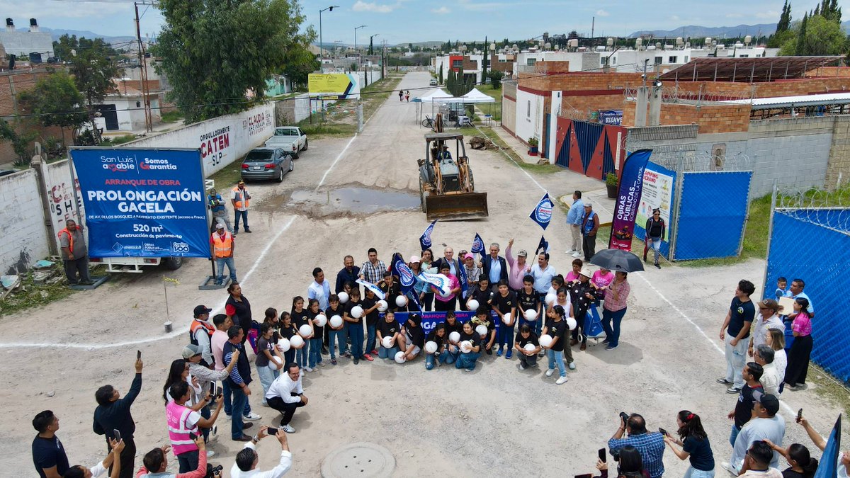 SLPMunicipio's tweet photo. ¡Arranca una obra más para transformar San Luis Capital!

Iniciamos la prolongación Gacela, una vialidad que mejorará la movilidad y conectividad para las familias de la zona.

💙 Seguimos construyendo una ciudad más amable para todas y todos. https://t.co/emLO5yZBUk