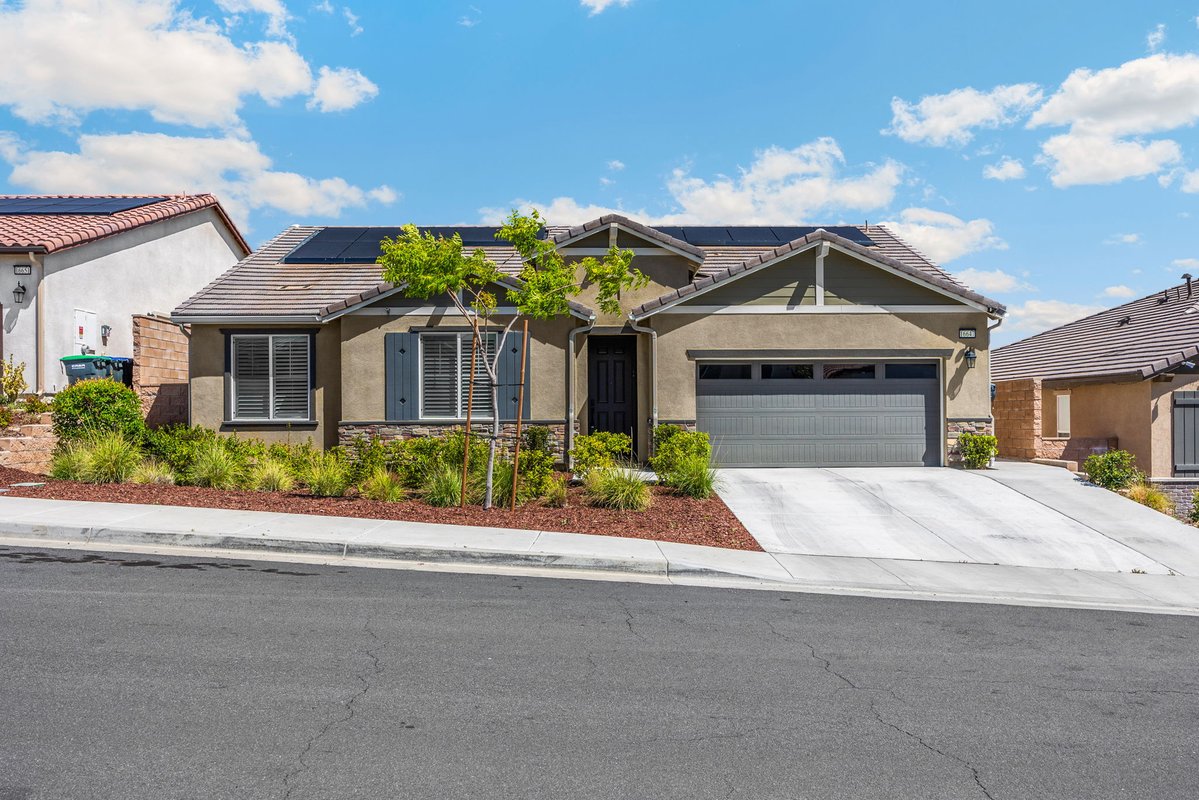 DarrylandJJ's tweet photo. SINGLE-STORY home for sale in Lake Elsinore
NO HOA located
Running Deer Estates neighborhood

Open House in Lake Elsinore
16647 Evelyn Pl
Sunday, July 19, from 1-4 pm

Call/text (714) 713-4663

Darryl &amp; JJ Jones Team
Darryl Jones
DRE #01076312
ERA North Orange County Real Estate https://t.co/i9MFNebXpx