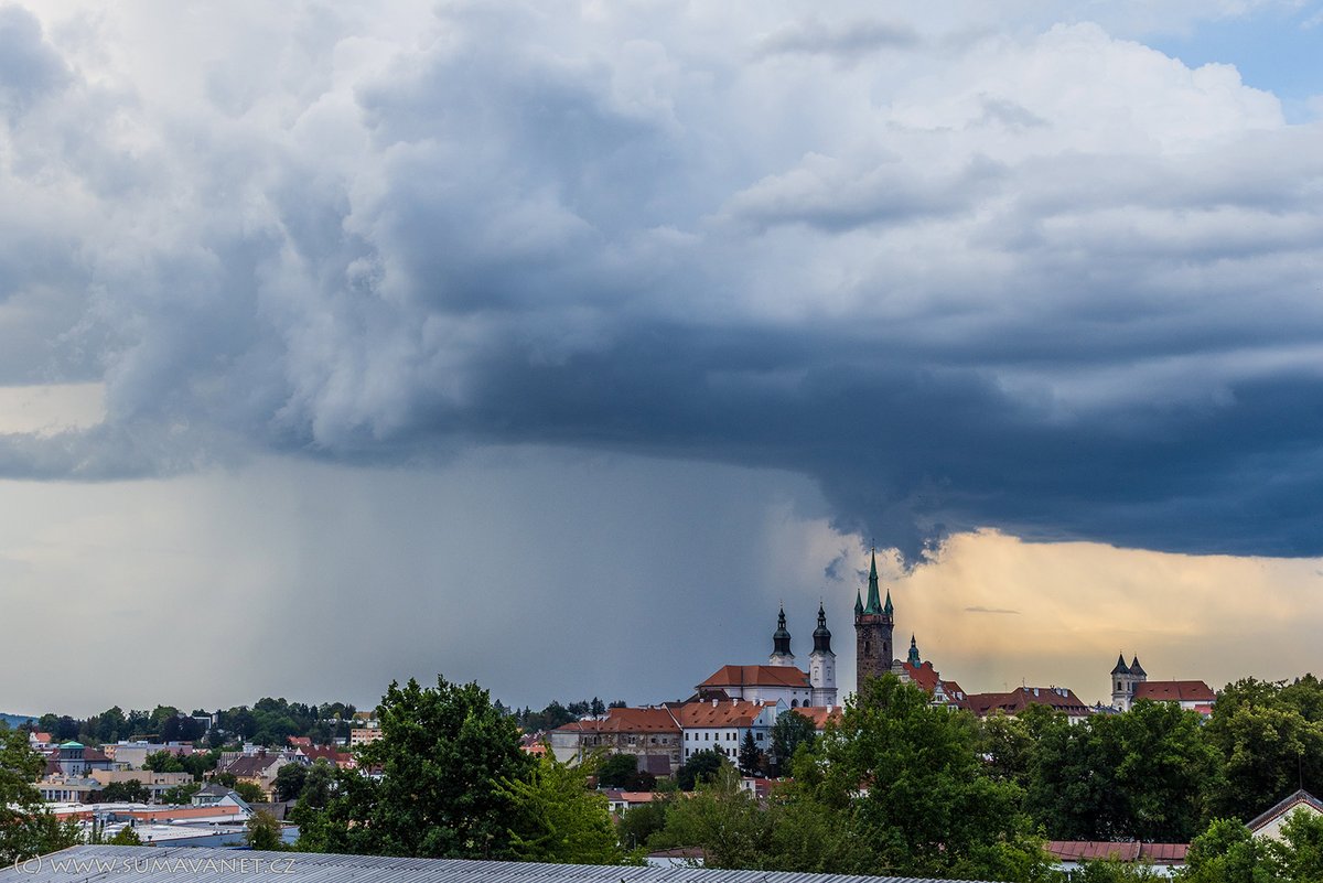 sumavanet's tweet photo. Páteční večer v Klatovech.  A jak to vypadá u Vás? https://t.co/a89aIRHGqs