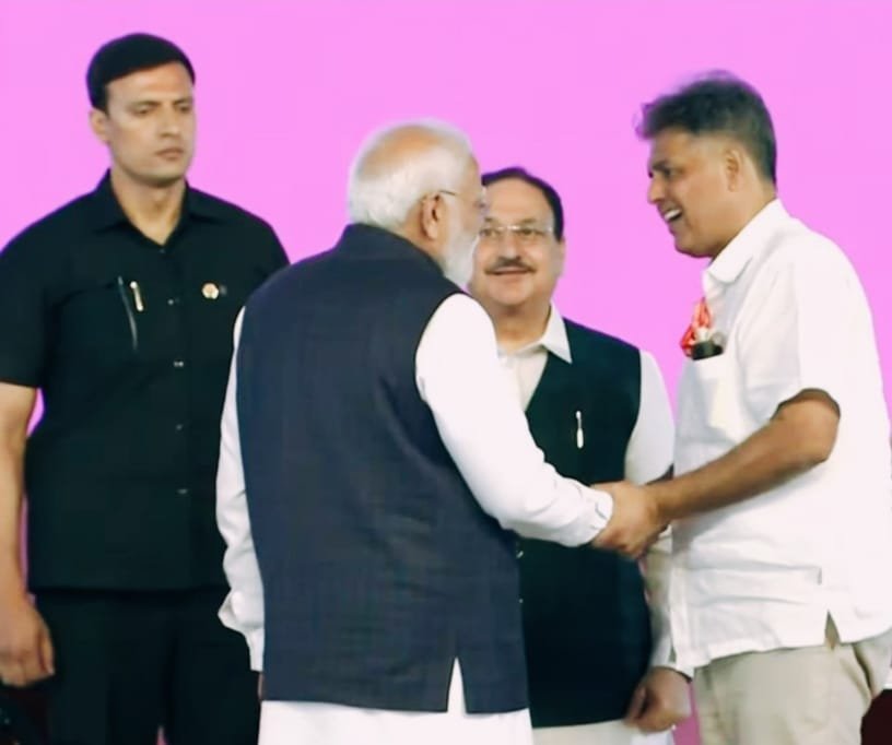 NareshAroraBjp's tweet photo. पंजाब इंजीनियरिंग कॉलेज (PEC), चंडीगढ़ में प्रधानमंत्री श्री नरेंद्र मोदी जी द्वारा ₹4700 करोड़ से अधिक की विकास परियोजनाओं के उद्घाटन एवं शिलान्यास के ऐतिहासिक अवसर पर उपस्थित रहने का सौभाग्य मिला।
#bjpchandigarh #bjp https://t.co/B0TAAlZ9ls