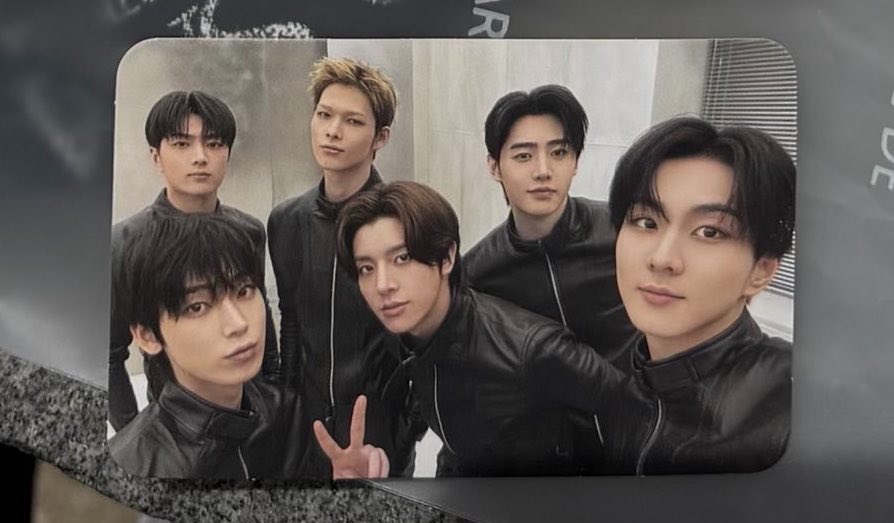 ksncrown's tweet photo. OH MY GOSH the first ot6 pc 🥹❤️ https://t.co/OgfL3lBUsI