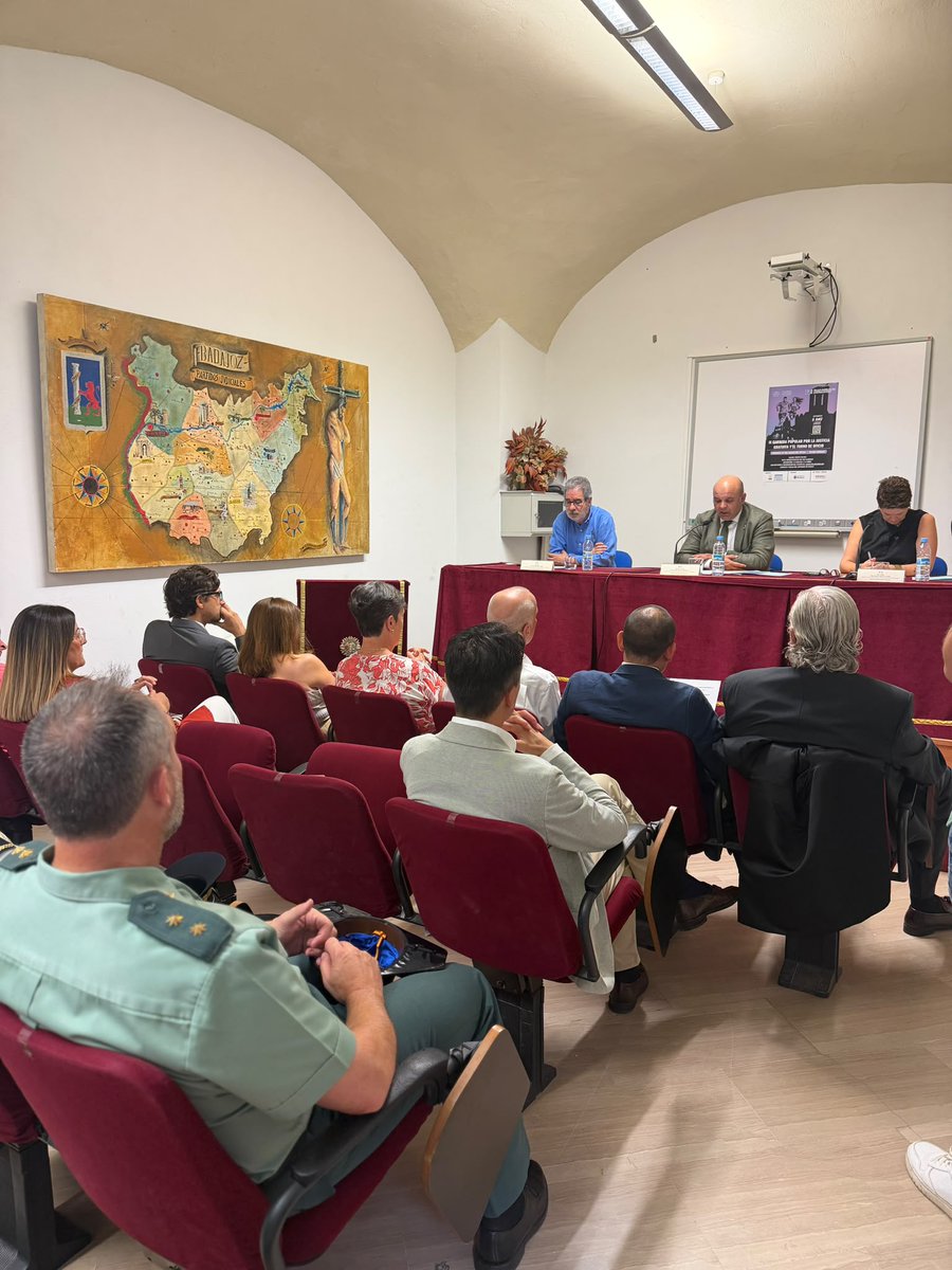 DipdeBadajoz's tweet photo. ⚖️ El vicepresidente primero, @juanmaridelfa, ha asistido esta mañana a los actos organizados en Badajoz con motivo del XV Día de la Justicia Gratuita, durante los cuales se ha presentado la XI edición de su Carrera Popular. https://t.co/3kNYS4yAqm