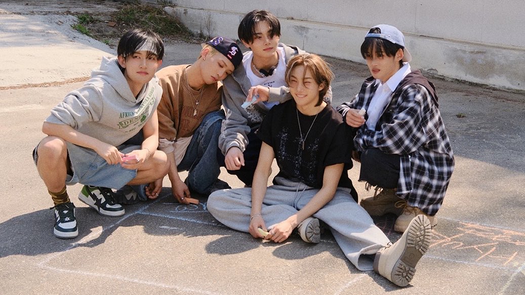 5tarlightz's tweet photo. happy 1verse debut day ♡ my everythingbagelverse https://t.co/bRaSeIa8q7